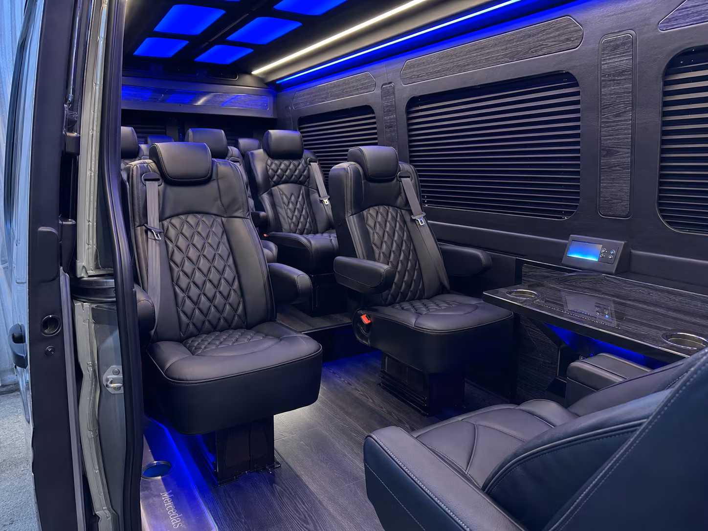 book a bus for your next corporate event 1